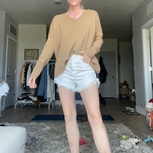 Brown v-neck cashmere sweater